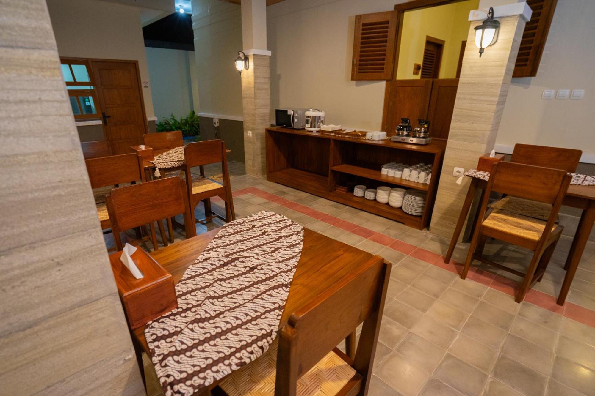 Yuwono Hotel & Villa Malioboro Yogyakarta Exteriör bild