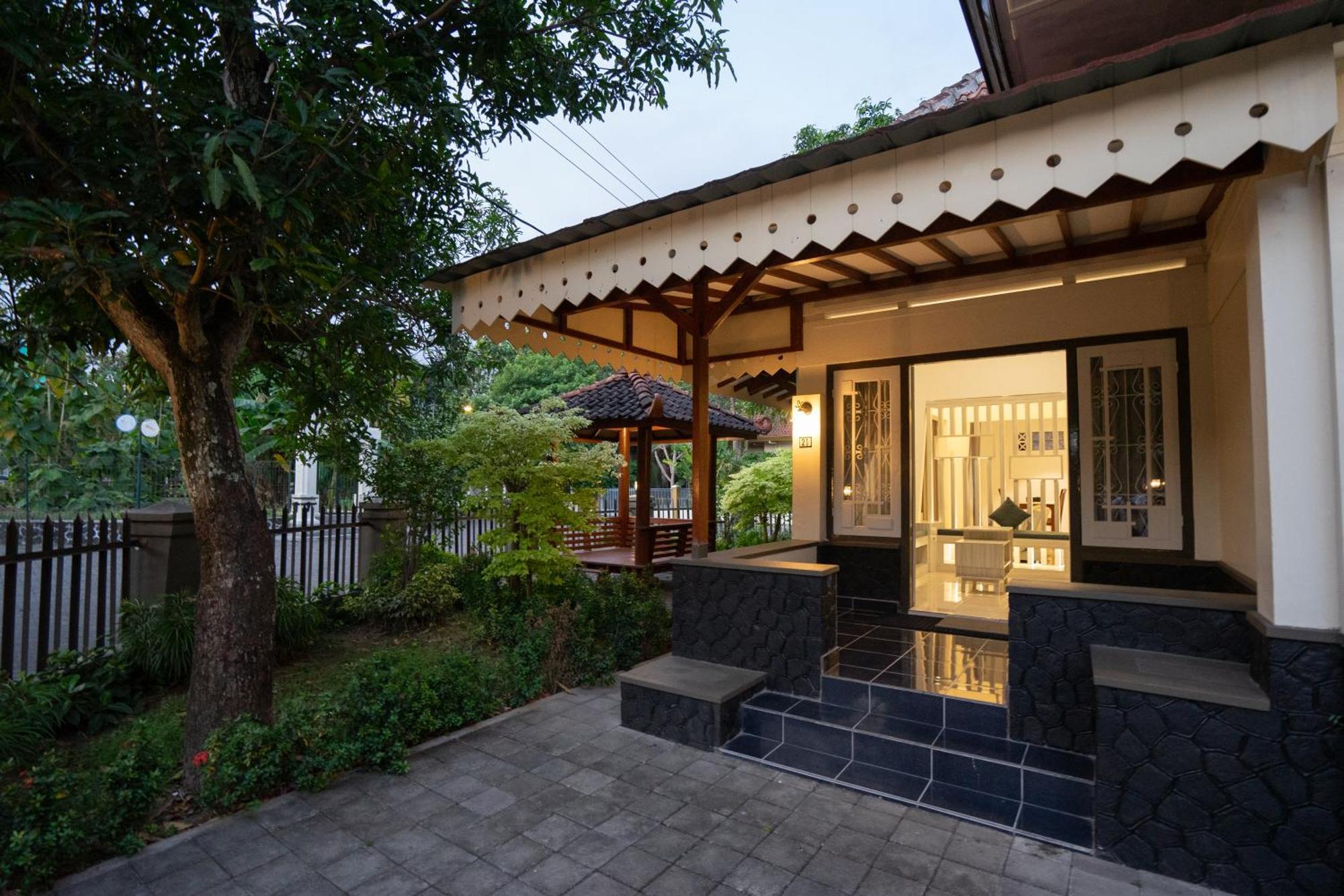 Yuwono Hotel & Villa Malioboro Yogyakarta Exteriör bild