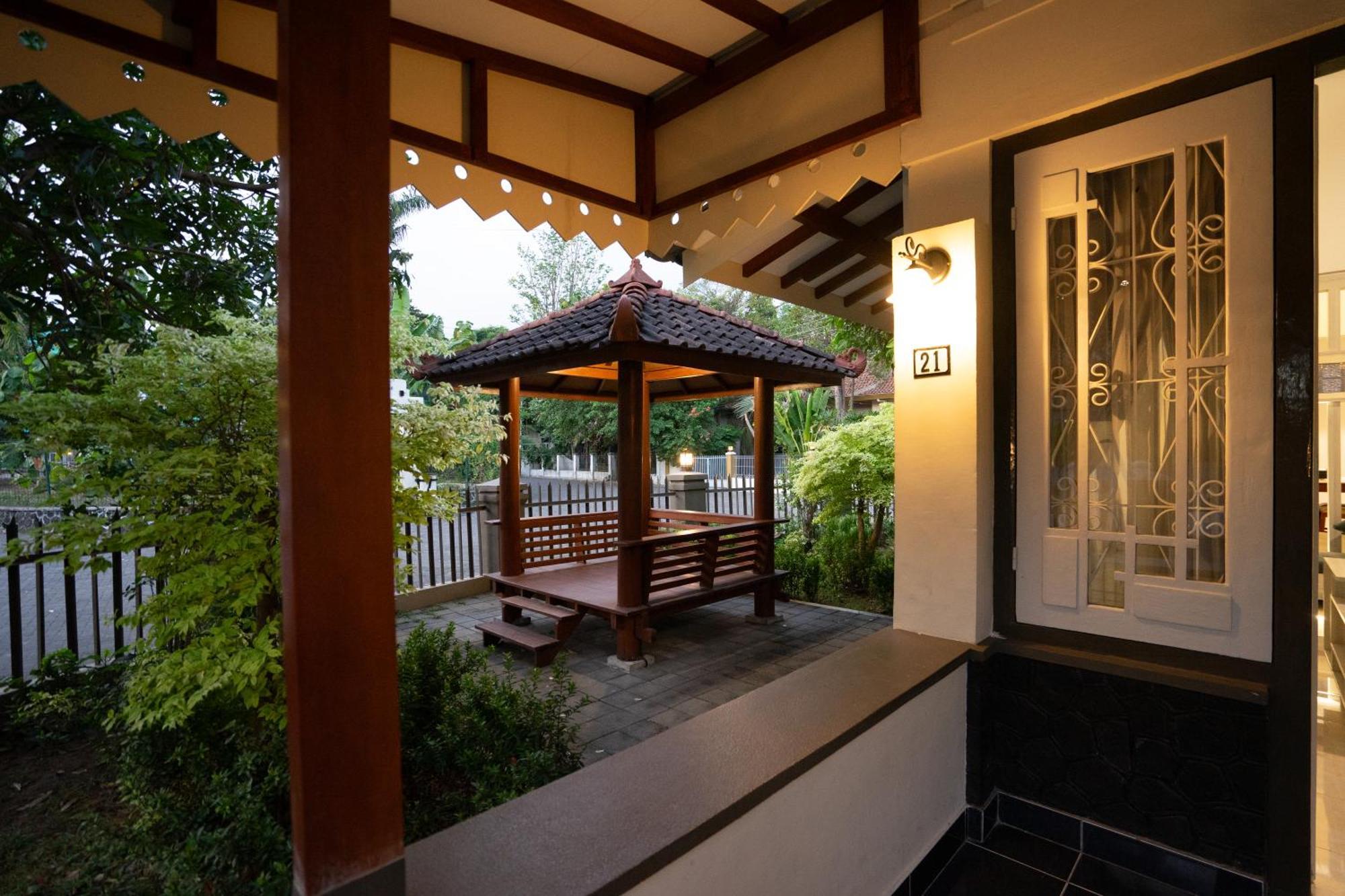 Yuwono Hotel & Villa Malioboro Yogyakarta Exteriör bild